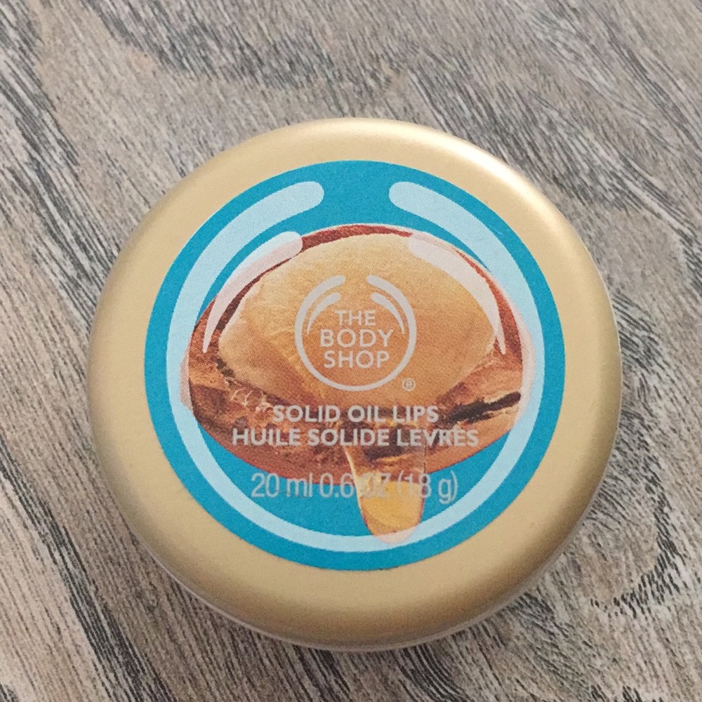The body shop- solid oil lips